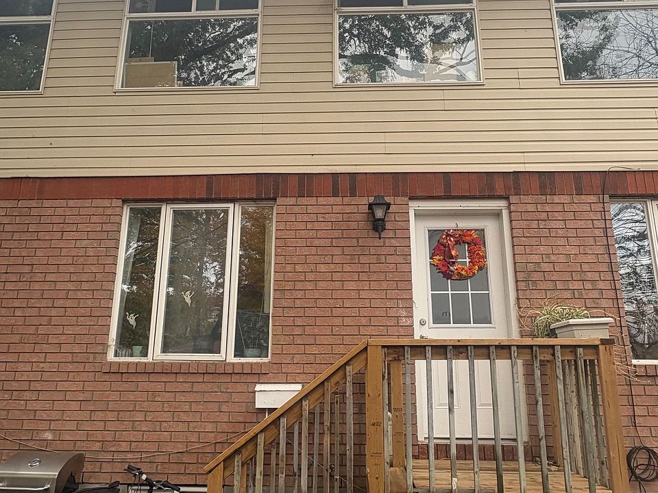 1st image of 403 Trafalgar Rd E