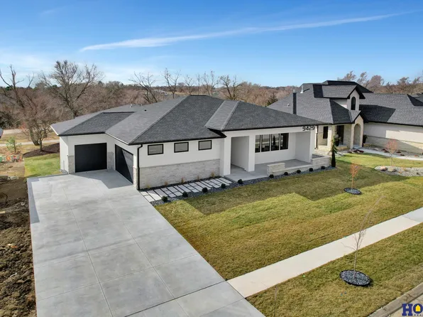 9429 Hillcrest Trl, Lincoln, NE 68520