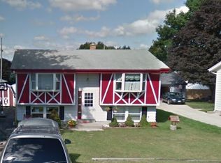 5977 S 34th St, Greenfield, WI 53221