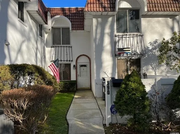 590 Blue Ridge Drive #590, Medford, NY 11763