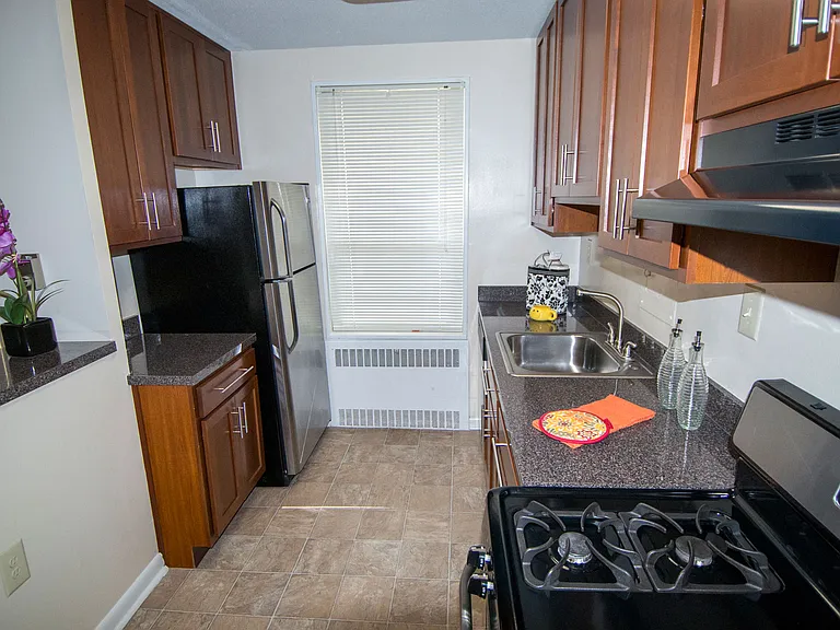 Steward Tower Apartments — Photo 55