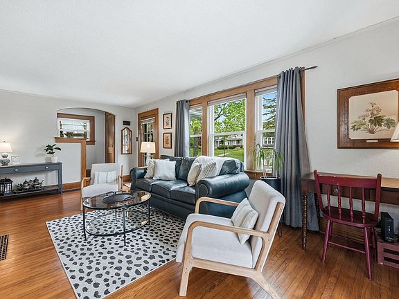 3rd image of 2022 Lawndale Dr
