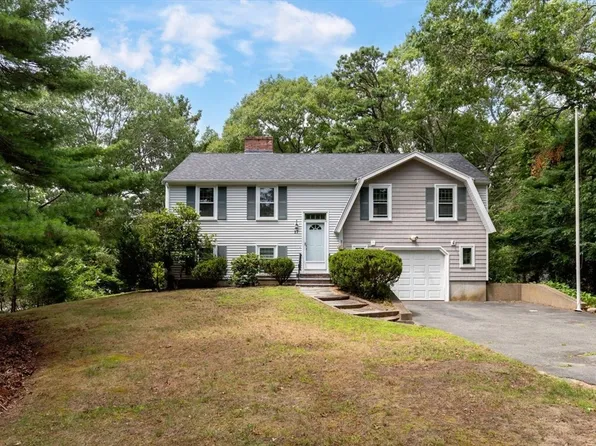 17 W Pond Rd, Plymouth, MA 02360