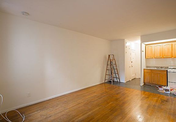 4th image of 418 E 76th St #2B