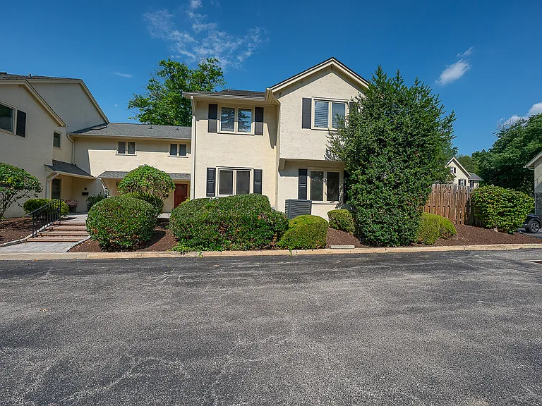 116 Montrose Ave #H — Photo 45