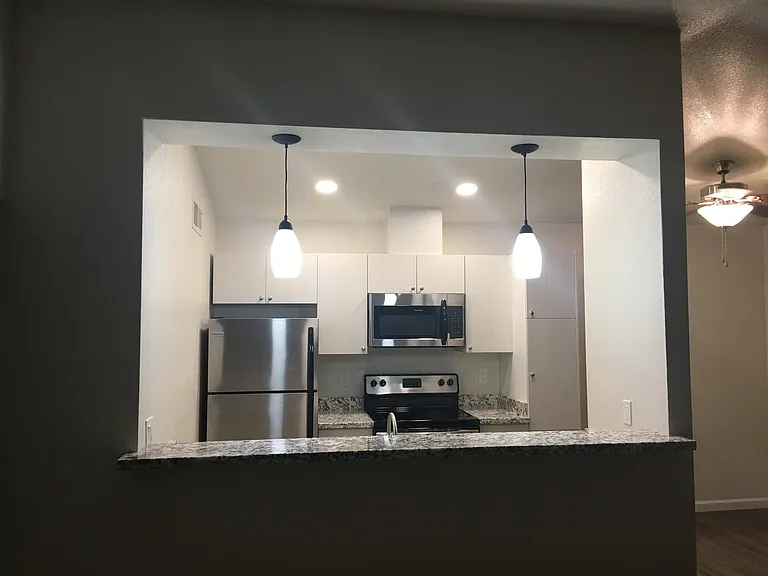 5150 N Valentine Ave — Photo 18
