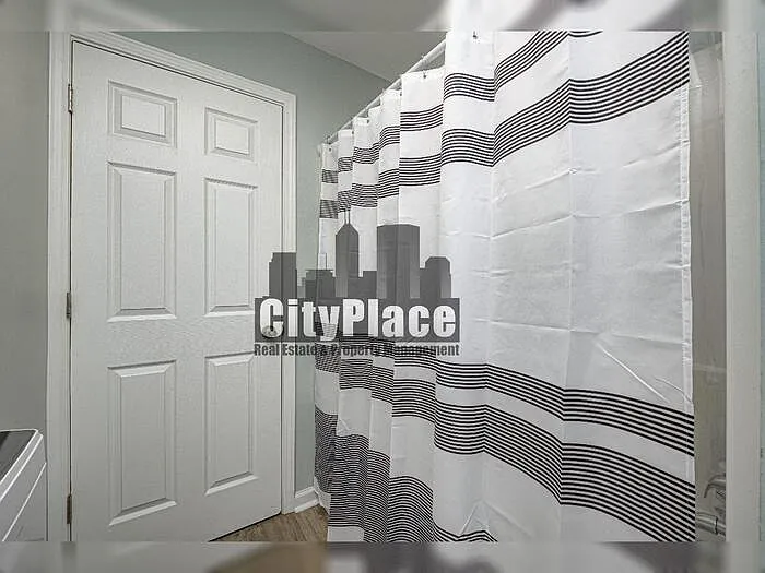 959 Lexington Ave — Photo 19