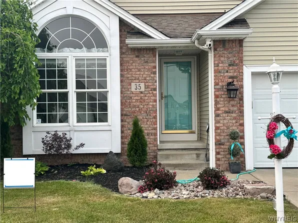 35 Cardinal Ln, North Tonawanda, NY 14120