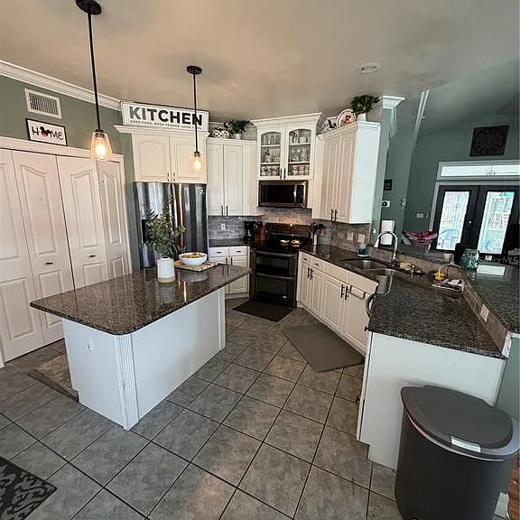 11516 NW 16th Pl — Photo 3
