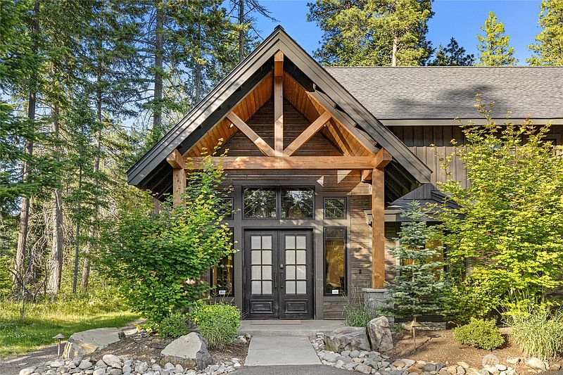 2nd image of 1230 Kokanee Loop