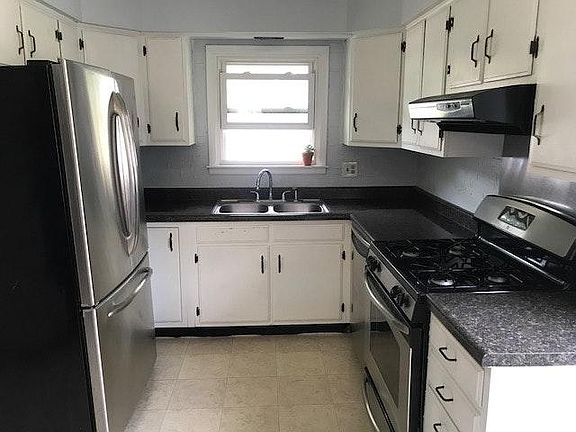 3rd image of 107 N Charles St