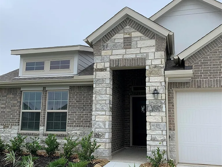 4932 Twin Summit Dr — Photo 1