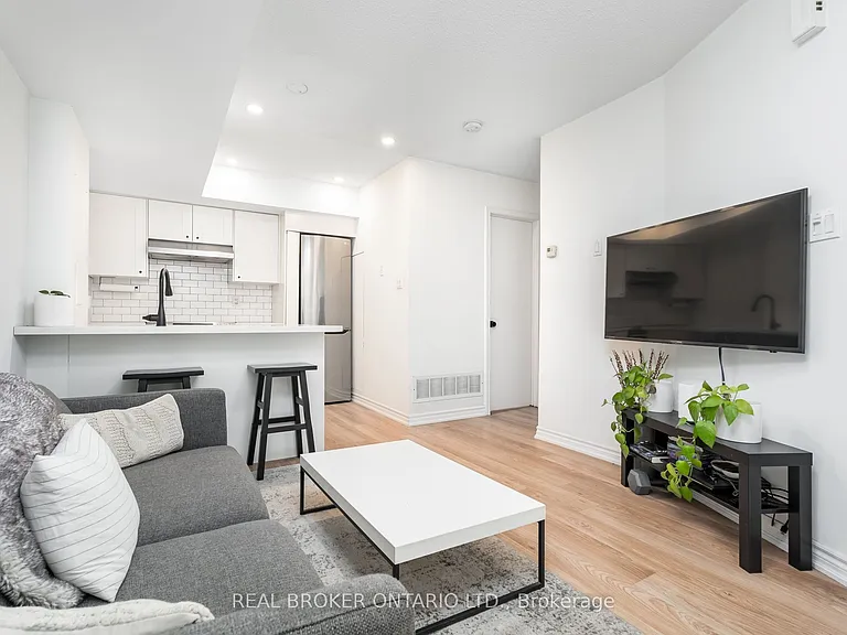 11 Niagara St W #32 — Photo 10