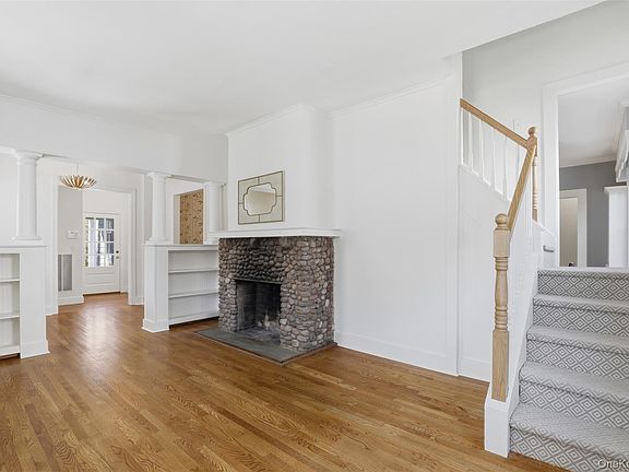 3rd image of 7 Adelaide St