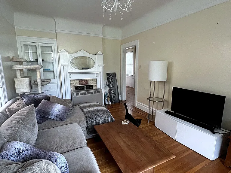 339 Waller St #1 — Photo 2