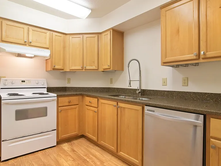 Hays Apartments — Photo 39