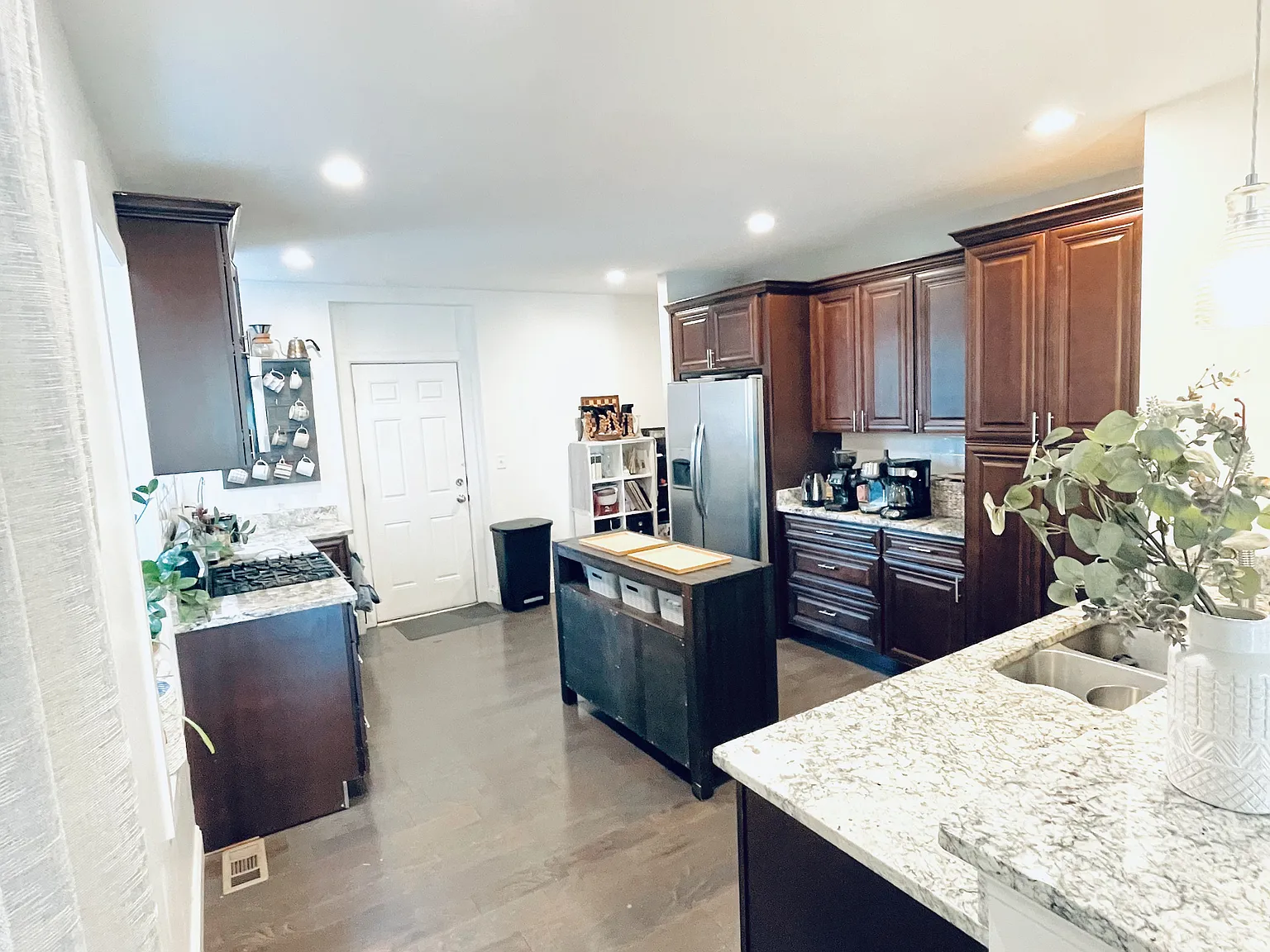 3 bed, 1700 sqft, $3,000 — Photo 4