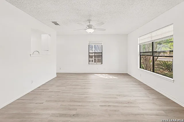 402 Tedder St — Photo 8