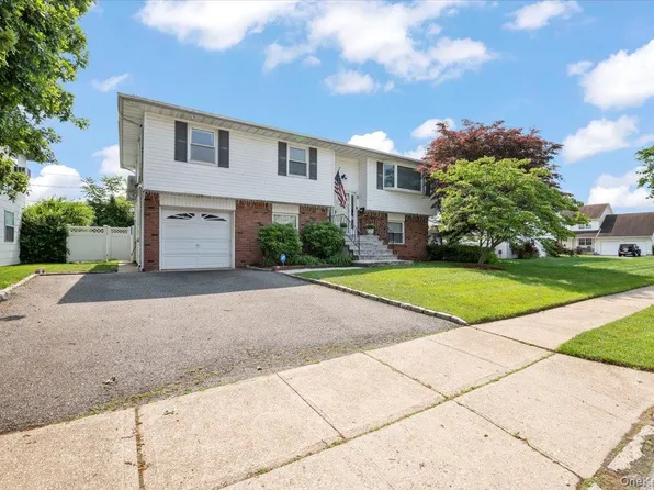34 Dennis Lane, Bethpage, NY 11714