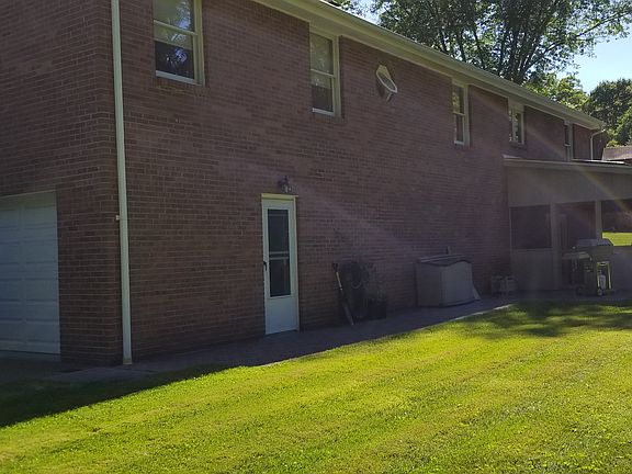 Brick to grade/screen porch
