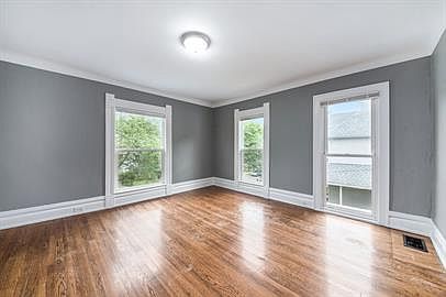 1st image of 831 Sigsbee St SE #2
