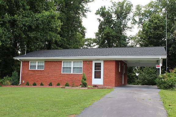2nd image of 150 Blakemore Cir