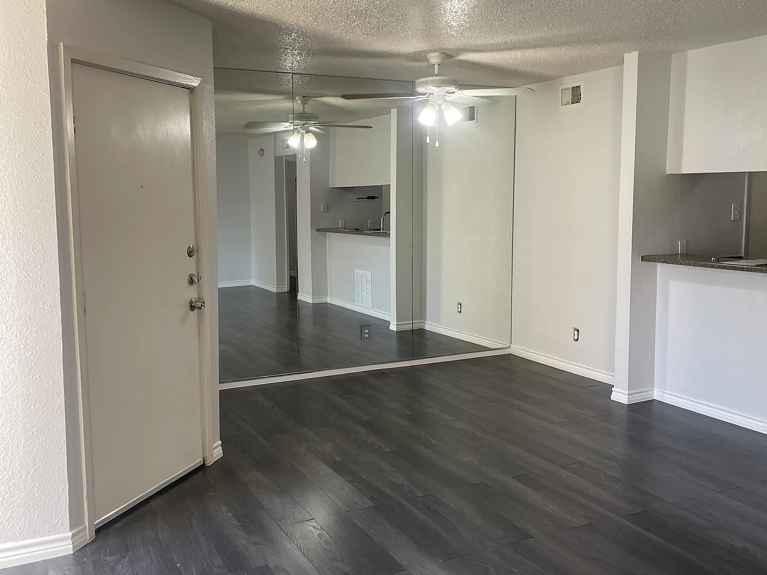 1 bed, 734 sqft, $1,050 — Photo 4