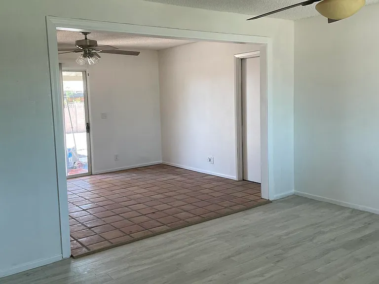 2261 E Evergreen St — Photo 11