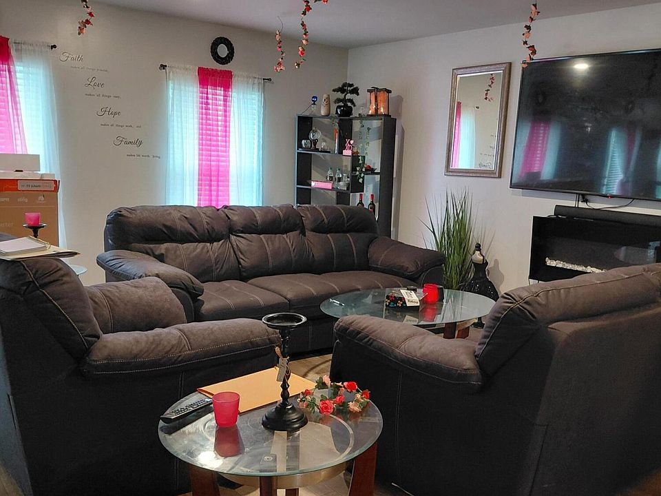 2nd image of 10 Windbrooke Dr