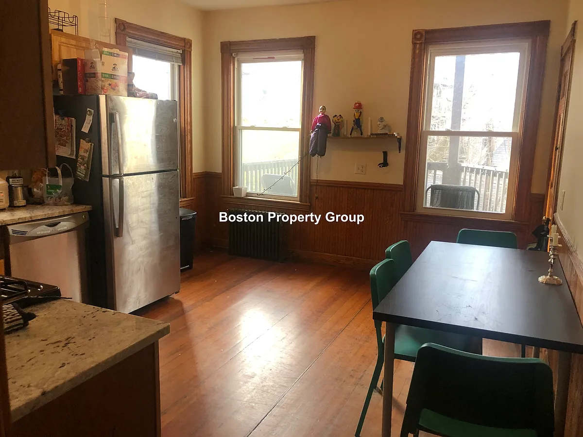 Building Photo - 107 Calumet St #2