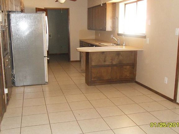 4th image of 3111 NE Kingsbriar Cir