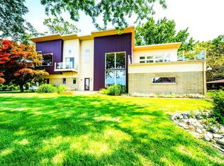 1305 Rocky Gap Rd, Benton Harbor, MI 49022