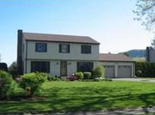 3 Windsor Cir, Easthampton, MA 01027