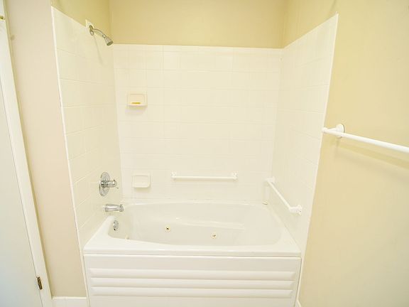 5th image of 10311 Melanie Dr SE