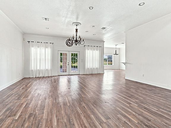 5th image of 4411 S Santa Clara