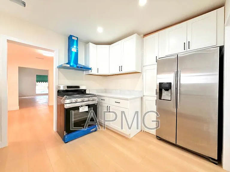 6130 Whitsett Ave #6132 — Photo 11