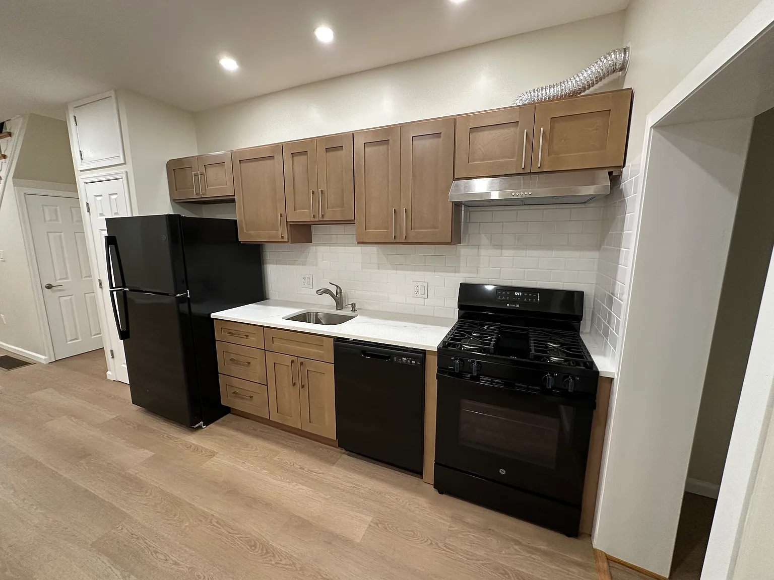 3 bed, 1158 sqft, $2,000 — Photo 4