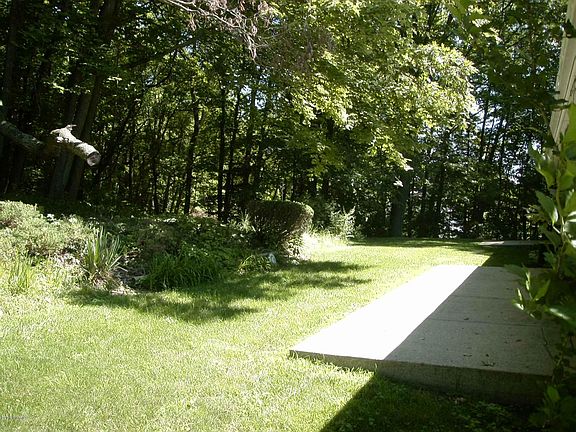 3rd image of 2027 Blueberry Dr NW