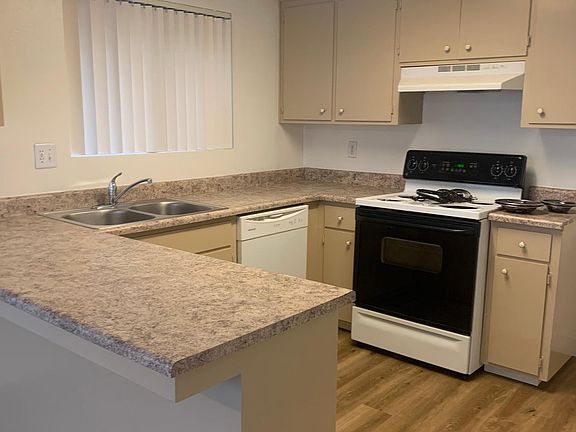 4th image of 2241 W Elm St #2241