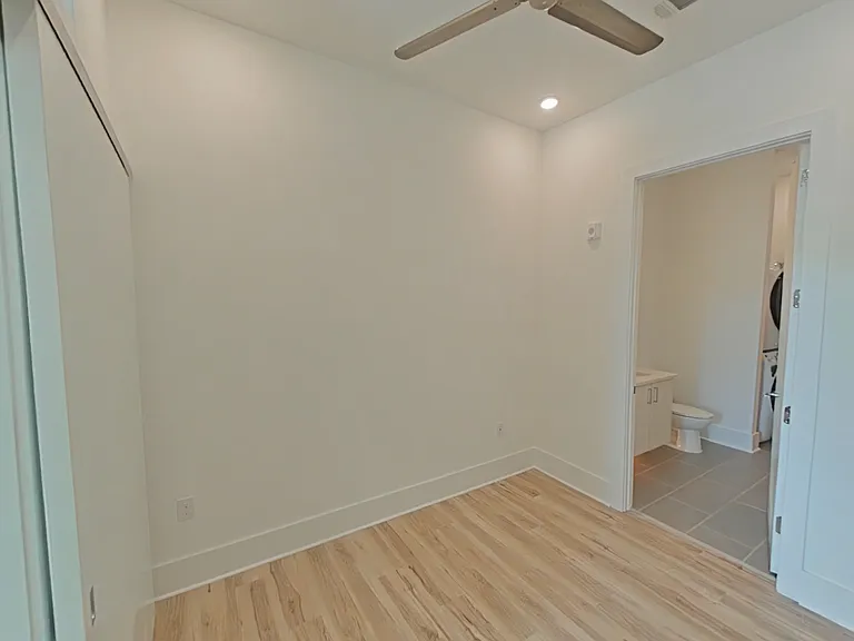 2441 Campus Shore Dr #307 — Photo 9