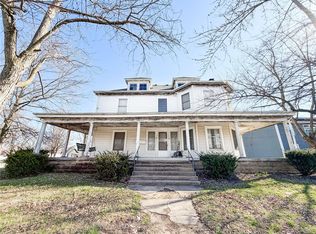 815 N 6th St, Marshall, IL 62441