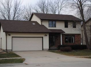 805 Maucker Rd, Cedar Falls, IA 50613