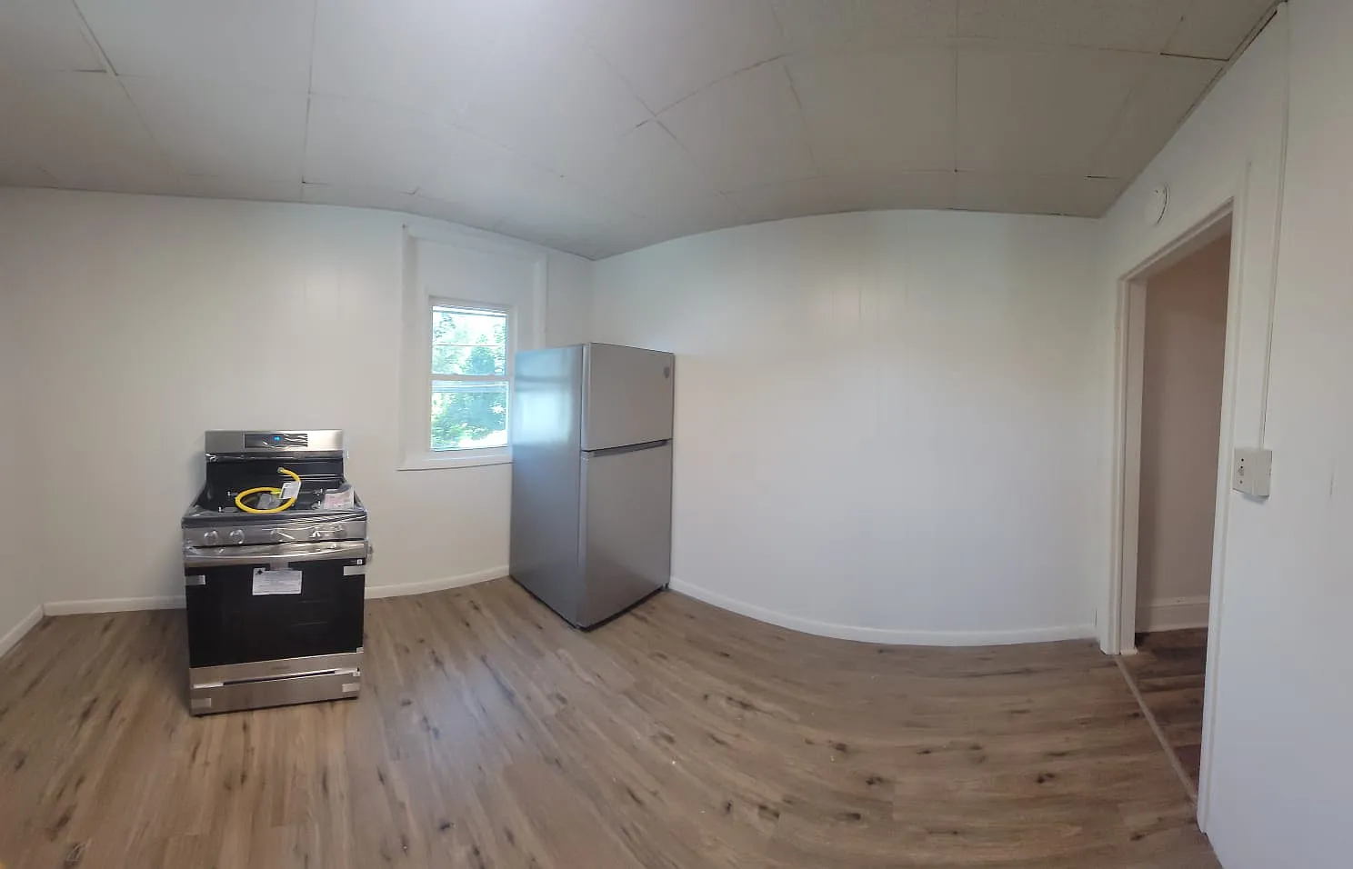 3 bed, $1,300 — Photo 3