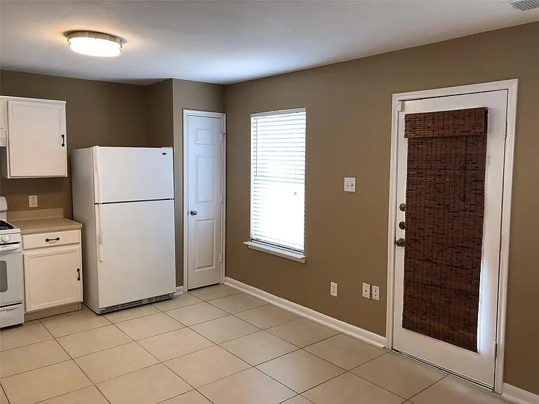19615 Hollington Dr — Photo 10