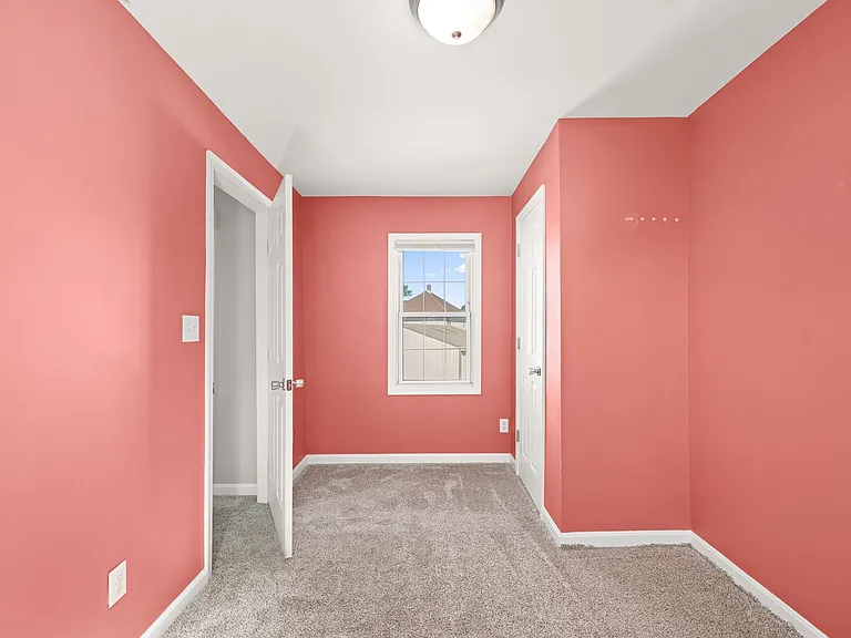 100 E Liberty St — Photo 20