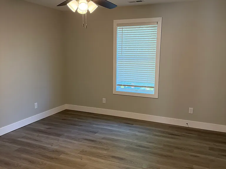 323 N Chestnut St #325 — Photo 8