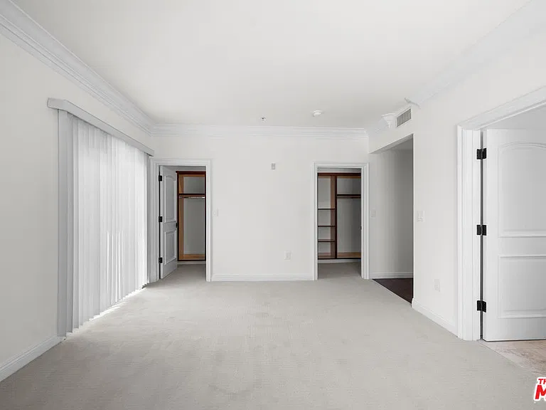 837 Crenshaw Blvd #301 — Photo 33