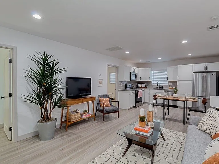 Luxury 2 Bed / 2 Bath Double Primary Apartment Near Old Town Scottsdale | Private Patio + 1 Month... — Photo 4
