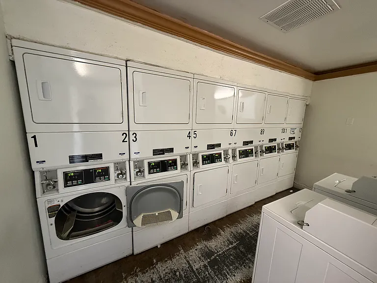 1051 Rock Springs Rd #220 — Photo 14