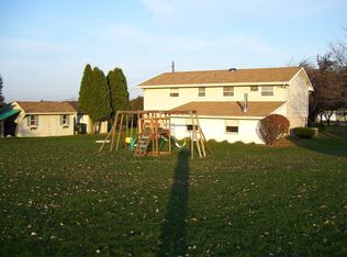 568 Farmington Rd, Breinigsville, PA 18031